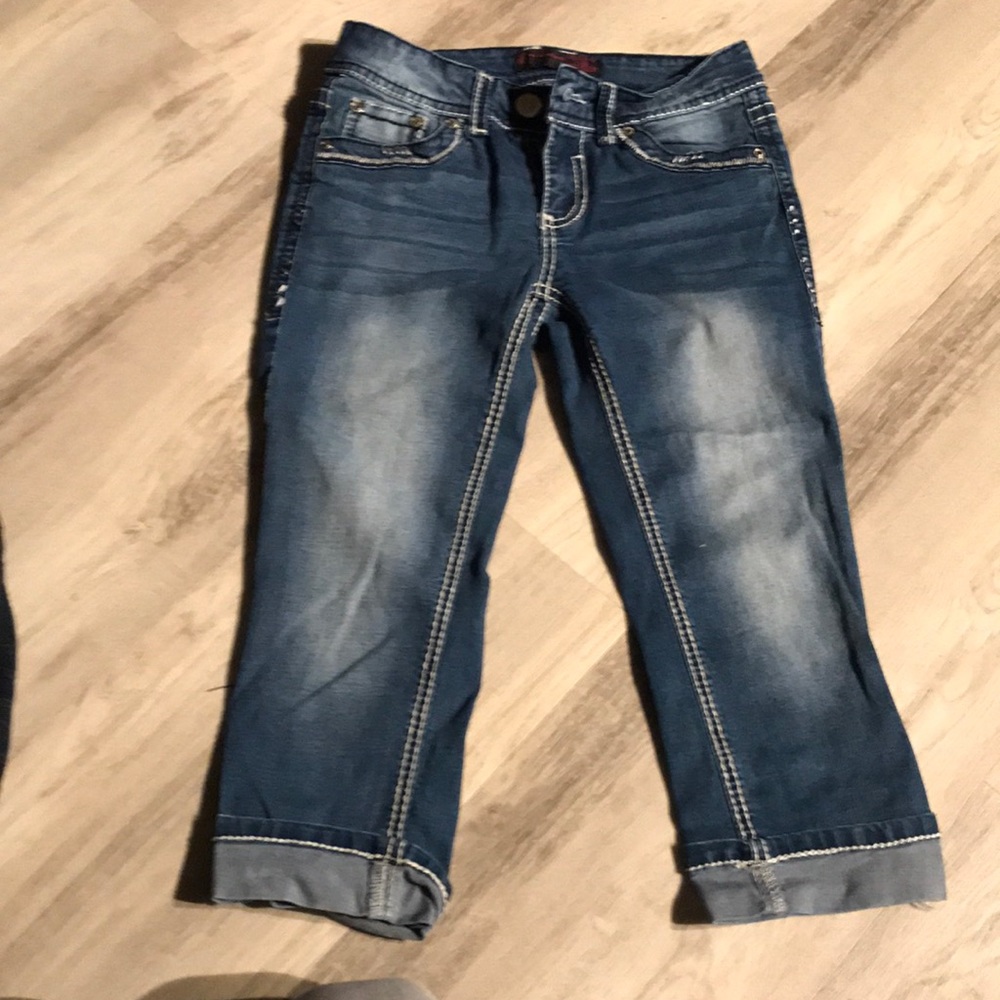 No boundaries super cute jean capris.